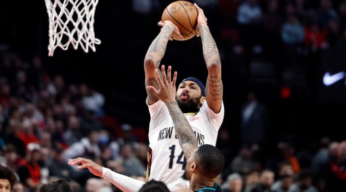 Pelicans forward Brandon Ingram shoots the ball